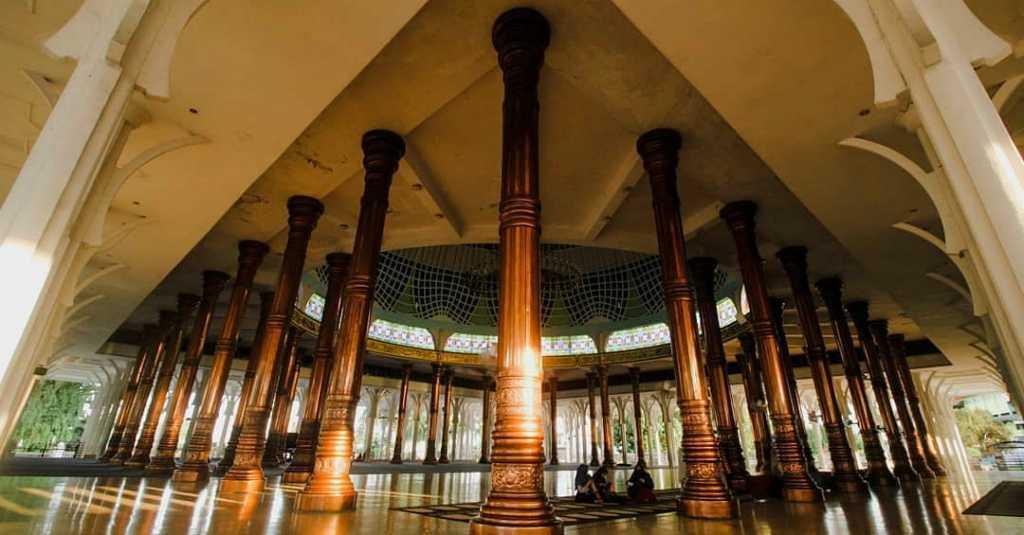 Datang ke Jambi, Bisa Buka Puasa Gratis di Masjid Seribu Tiang