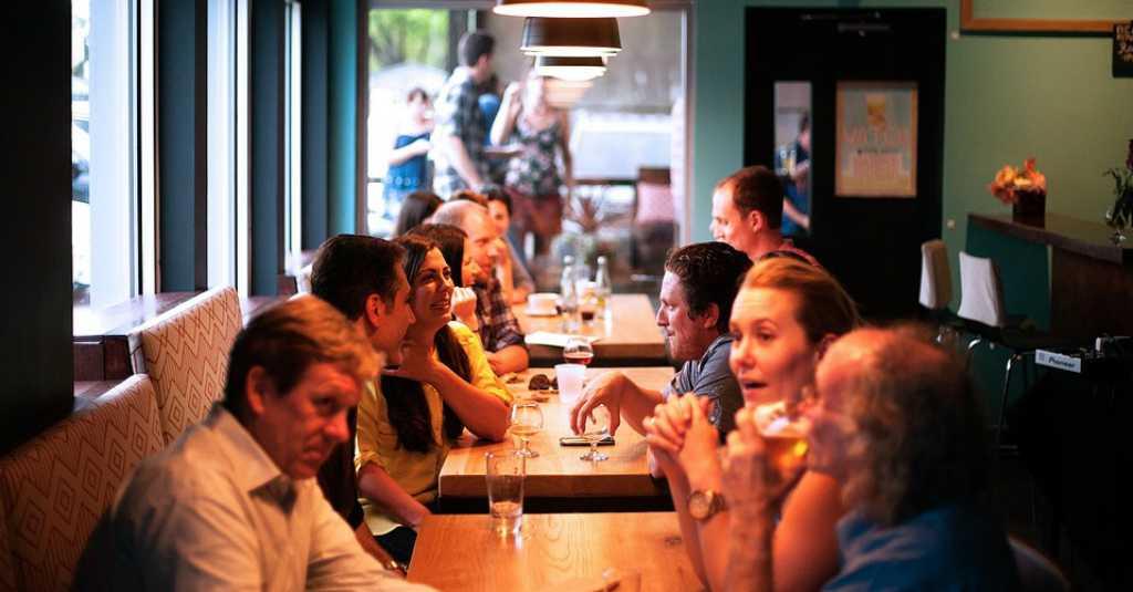 Kiat Agar Tak 'Mati Kutu' Saat Bertemu Mantan di Acara Buka Bersama