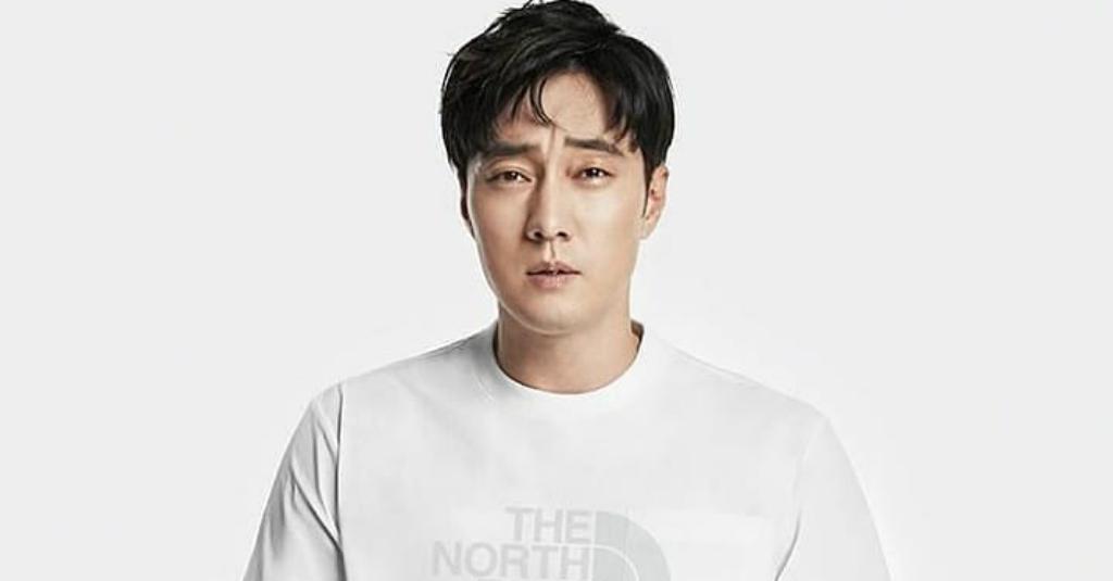 So Ji Sub Pacari Presenter yang 17 Tahun Lebih Muda Darinya