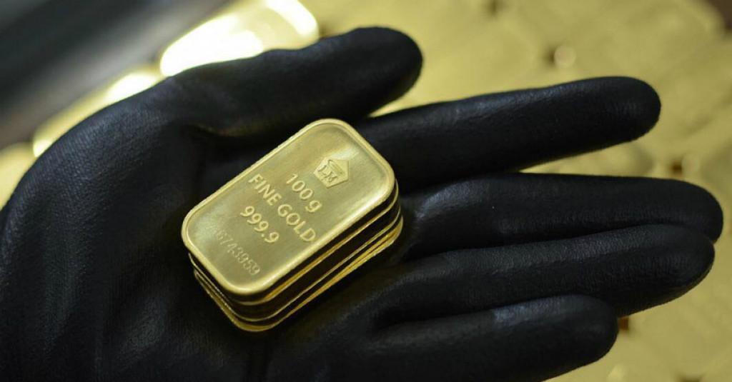 Dolar AS Menguat, Harga Emas Turun