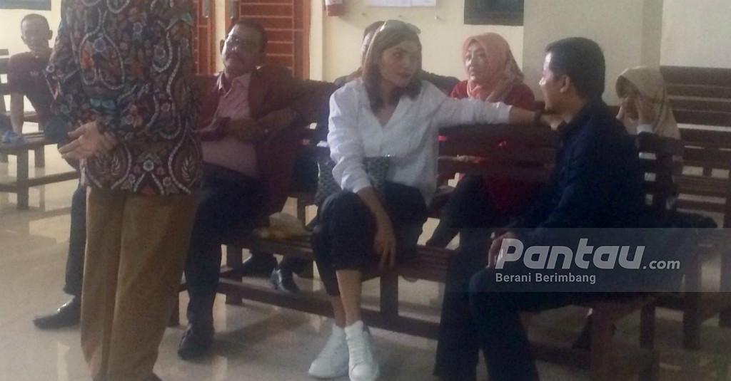 Jalani Sidang Lanjutan Pemalsuan Dokumen Nikah, Hilda Vitria Santai
