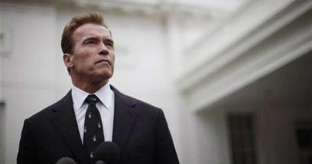 Arnold Schwarzenegger Tiba-tiba Ditendang Orang Tak Dikenal