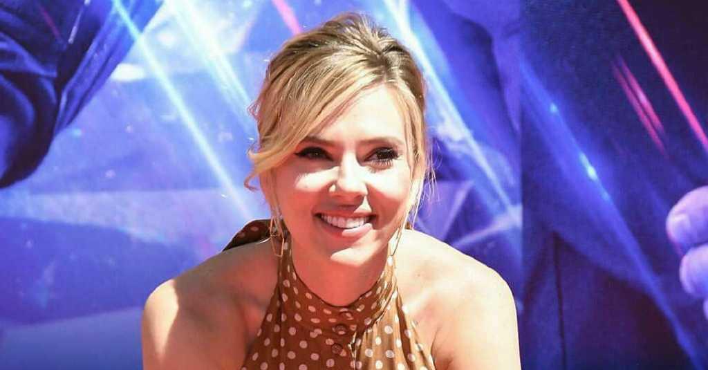 Duh Patah Hati, Scarlett Johansson Resmi Tunangan dengan Colin Jost