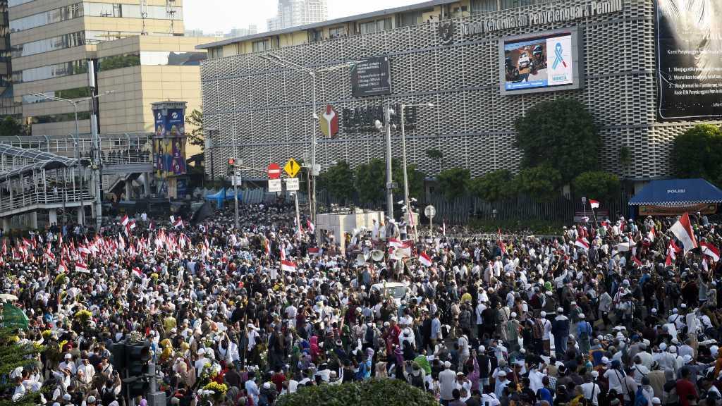 Massa Pengunjuk Rasa Padati Jalanan Depan Gedung Bawaslu