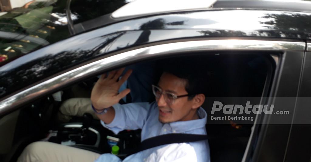 Hanya Melempar Senyuman, Sandiaga Ikut Merapat ke Kediaman Prabowo