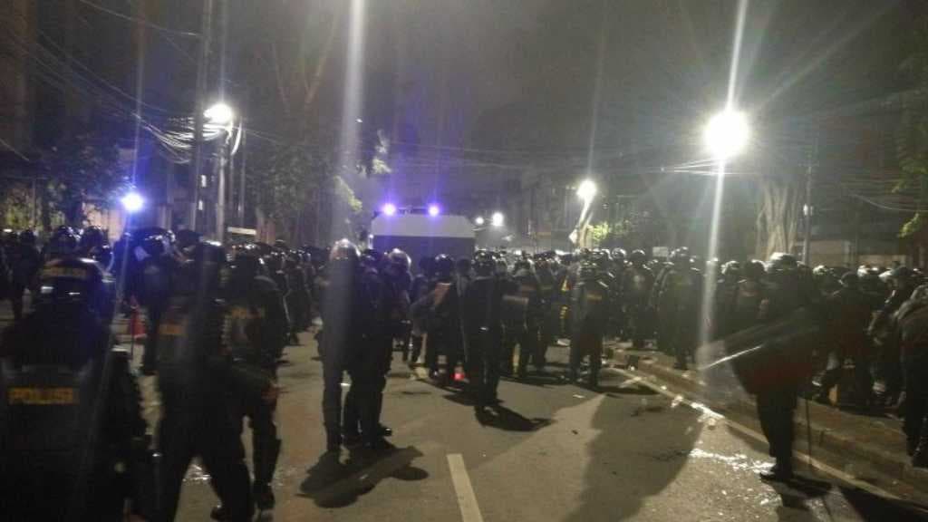 Kericuhan Pecah Dekat Gedung Bawaslu, Polisi Tembakkan Gas Air Mata