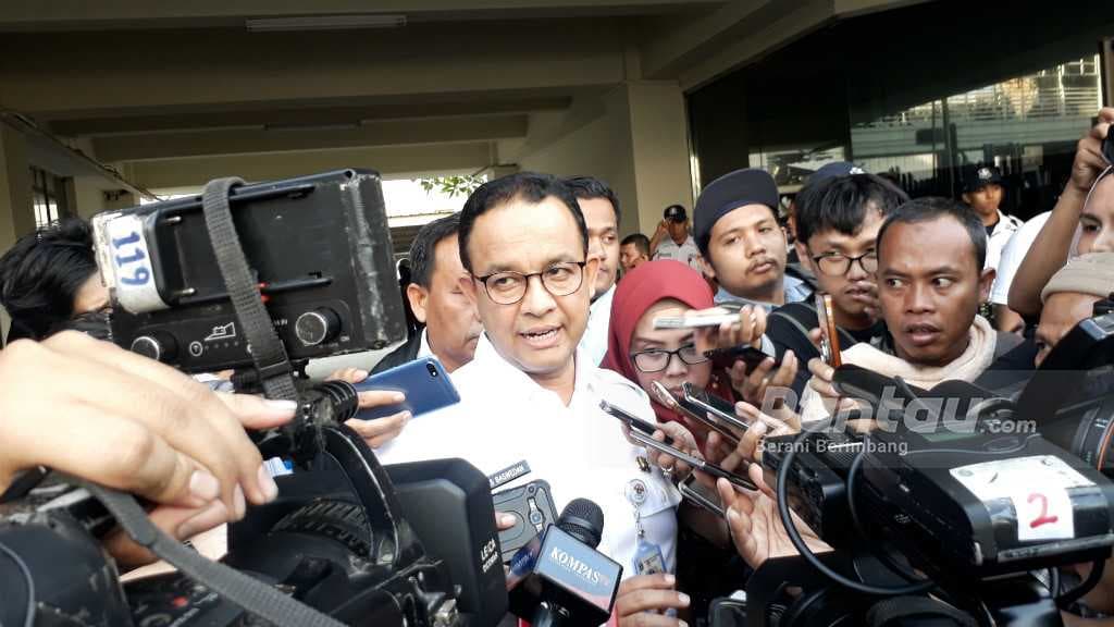 Anies Datangi Bawaslu Selama 15 Menit, Tanpa Temui Massa 22 Mei