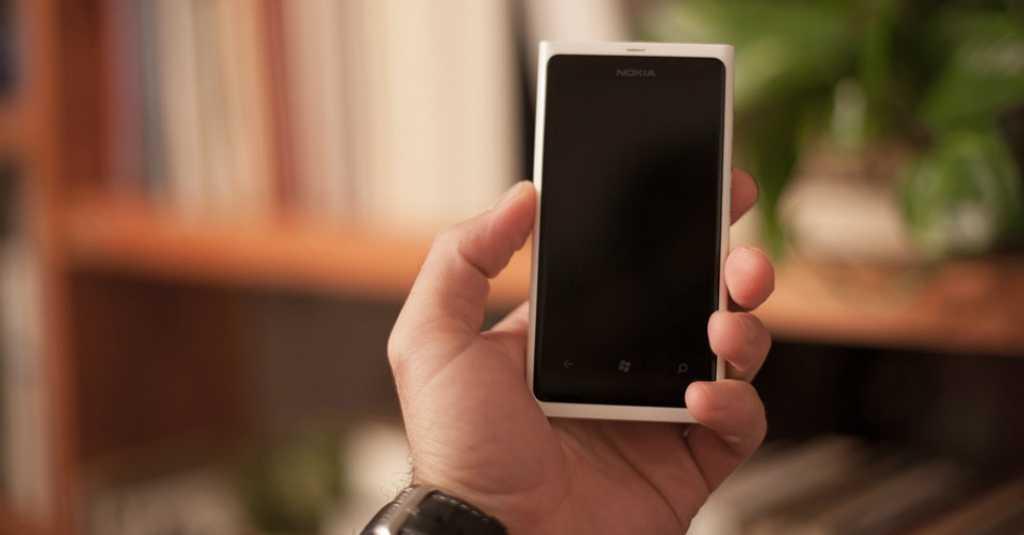 Media Sosial Dibatasi, Bagaimana dengan Telepon dan SMS?