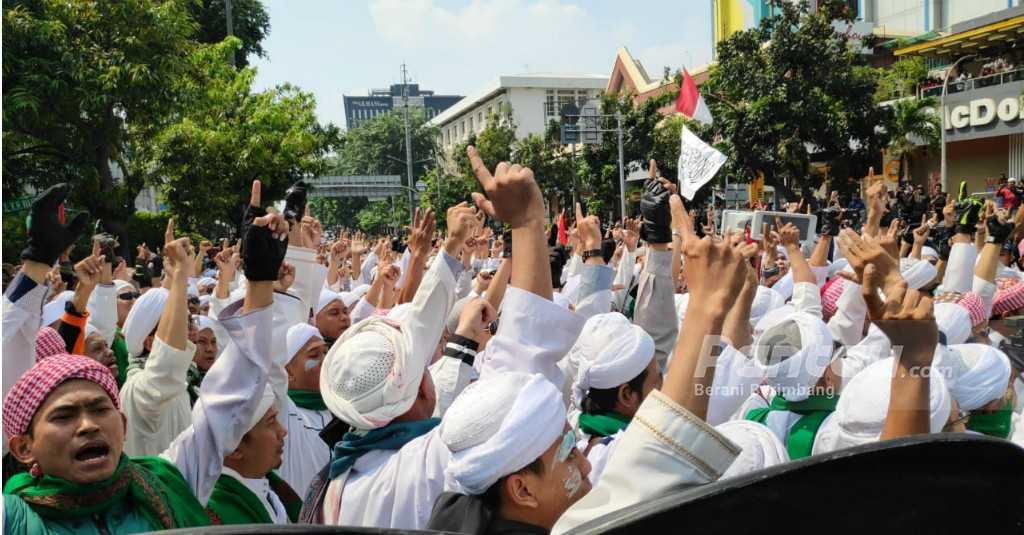 Terus Berdatangan, Massa Aksi 22 Mei di Bawaslu Serukan Q.S Al-Kafirun