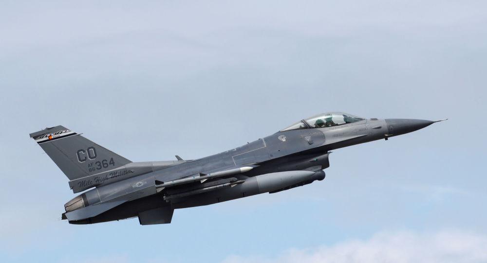 Detik-detik Pilot Keluar dari Kursi Pelontar Sebelum Pesawat Jet Jatuh