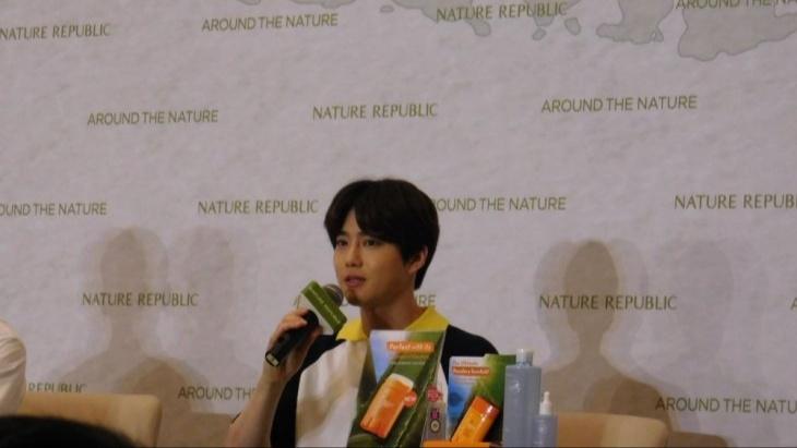 Dapat Baju Batik, Suho EXO: Cocok Dipakai untuk Lagu 'Ko Ko Bop'
