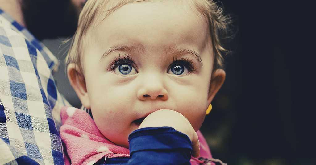 5 Cara Hentikan Kebiasaan Anak Mengisap Jempol Tanpa Paksaan