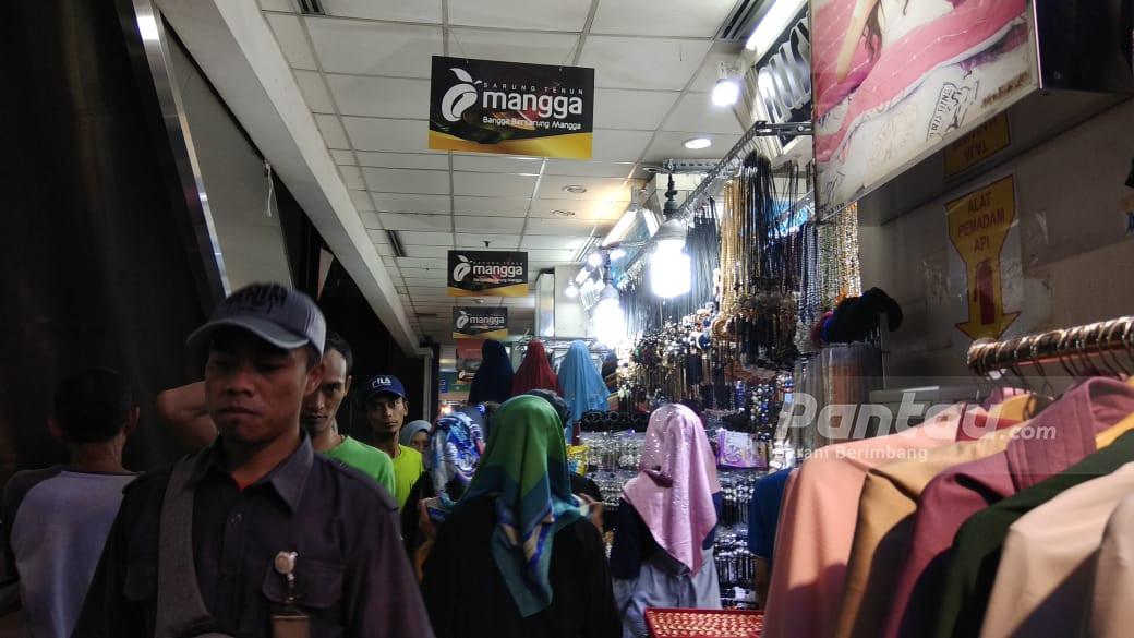 Macet Hingga Pembeli Berdesak-desakan, Ini Kondisi Pasar Tanah Abang