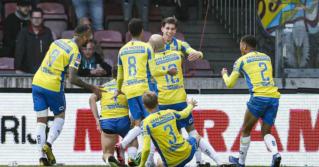 Klub Ezra Walian Naik Kasta ke Eredivisie Secara Dramatis