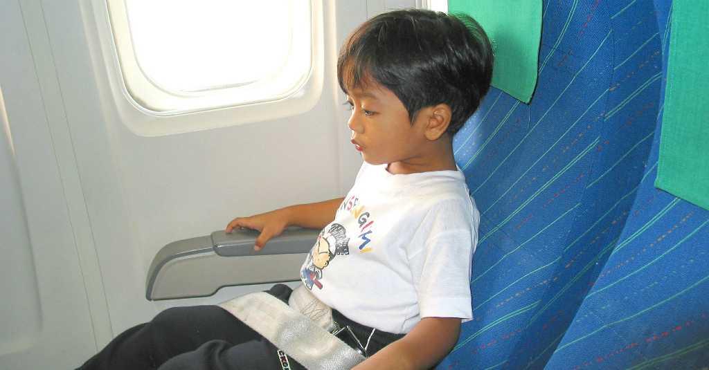 Tips Cegah Anak Rewel Saat Mudik Menggunakan Pesawat