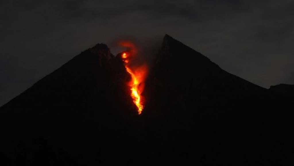 Status Waspada, Merapi Satu Kali Luncurkan Guguran Lava