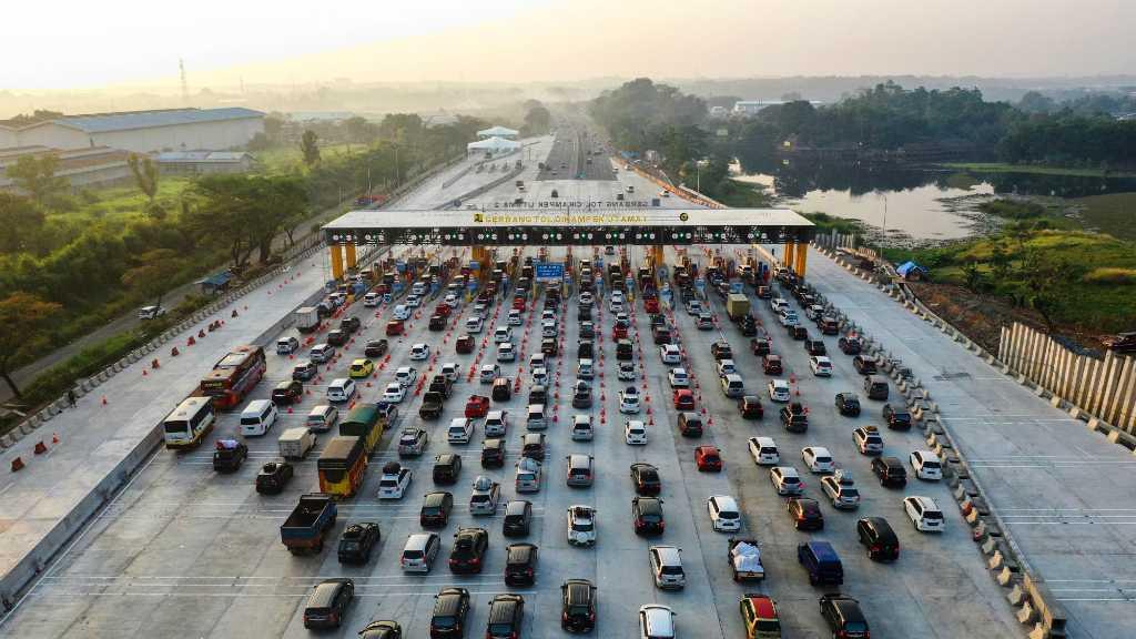 H-4 Volume Kendaraan Meningkat, One Way di Tol Trans Jawa Diperluas