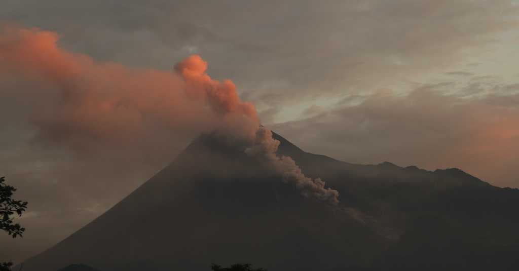 Gunung Merapi Alami Gempa Guguran, Warga Diminta Jauhi Radius 3 Km