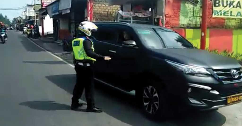 Ini Kata Polisi Soal Mobil Berplat Dinas Polri yang Dikemudikan Remaja