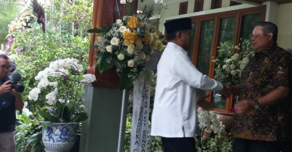 Sampaikan Duka Cita, Prabowo Sambangi Kediaman SBY di Cikeas