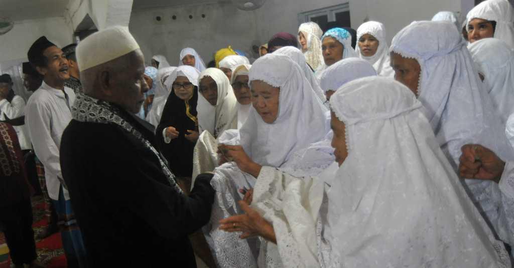 Jemaah Tarekat Naqshabandiyah Rayakan Lebaran Hari Ini