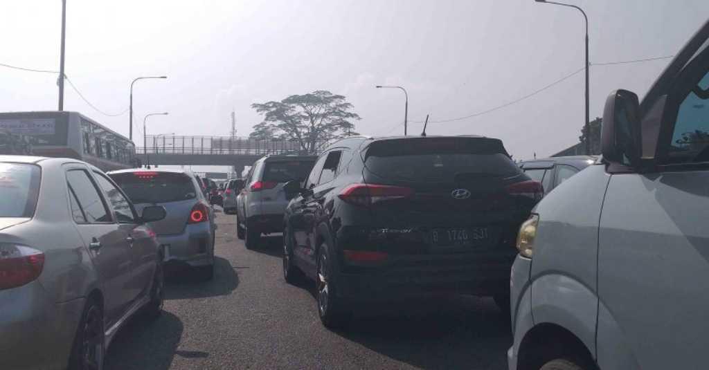 Kemacetan Sepanjang 2 KM Lebih Terjadi di Pintu Keluar TOL Cileunyi