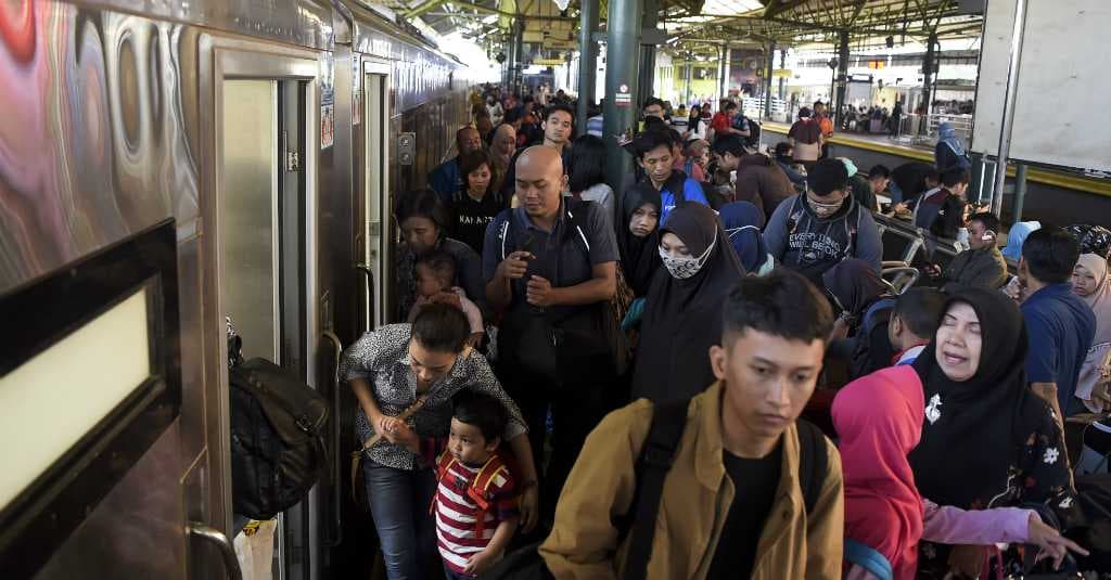H+2 Lebaran, Stasiun Gambir Masih Dipenuhi Pemudik