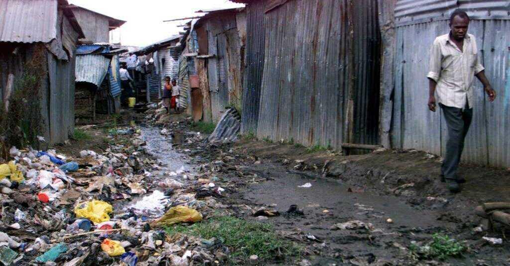 Top! Kenya Pekerjakan Remaja Nganggur untuk Bersihkan Sampah di Jalan