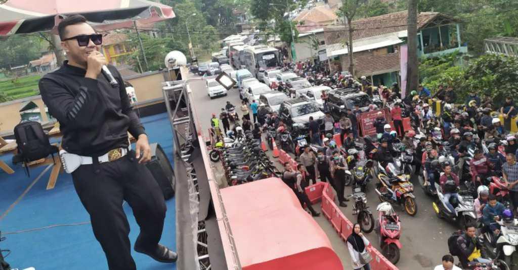 Begini Jadinya Kalau 'Police Band' Hibur Pemudik di Jalur Nagreg