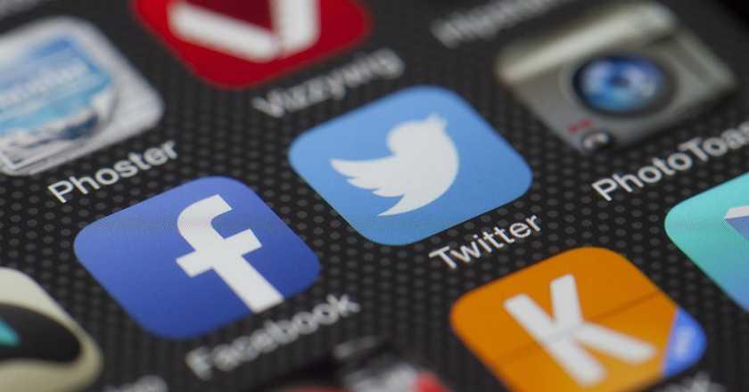 Facebook Juga Tangguhkan Pra-Instal Aplikasi di Polsel Huawei