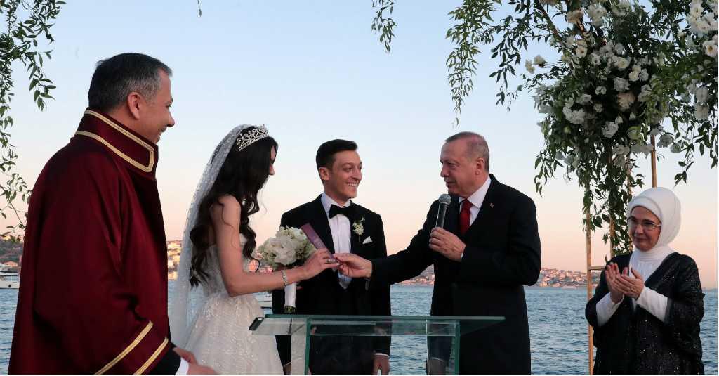 Pernikahan Mesut Ozil Diramaikan Kehadiran Presiden Turki Erdogan