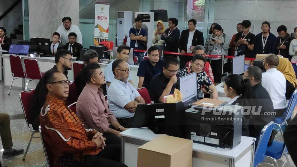 Tim Hukum BPN Prabowo-Sandi Sambangi MK, Perbaiki Bukti Gugatan?