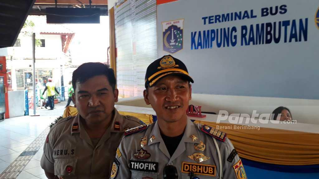 Di Terminal Kampung Rambutan, yang Datang Lebih Banyak dari yang Mudik