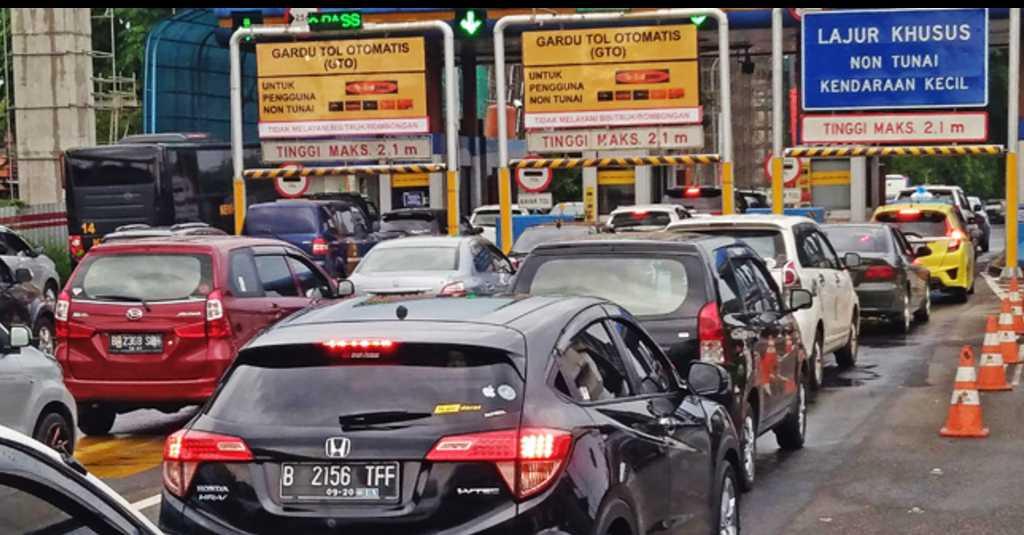 Mahalnya Tarif Pesawat Picu Kenaikan Transaksi Uang Elektronik di Tol