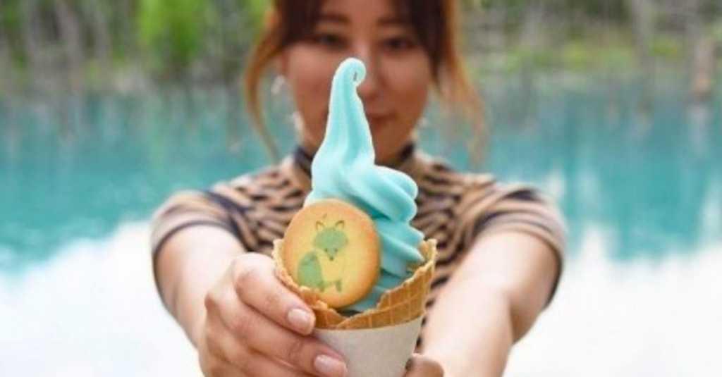 Es Krim Berwarna Kolam Shirogane Ini Menarik Perhatian Turis di Jepang