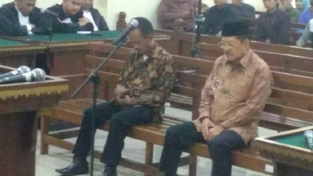 Dua Terdakwa Suap Proyek di Mesuji Menangis Usai Divonis Bui