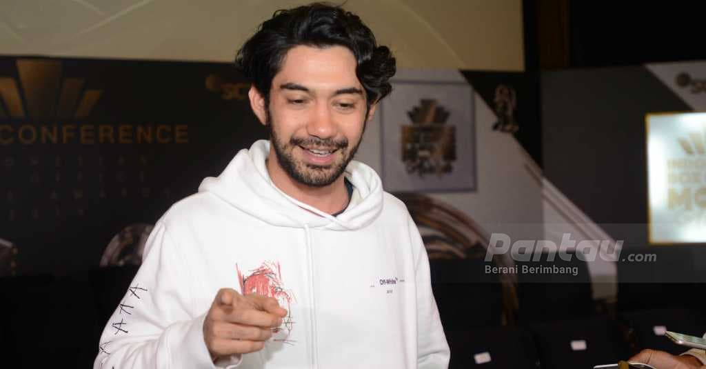 Ups..Reza Rahadian Ternyata Masih Menyimpan Barang Pemberian Mantan