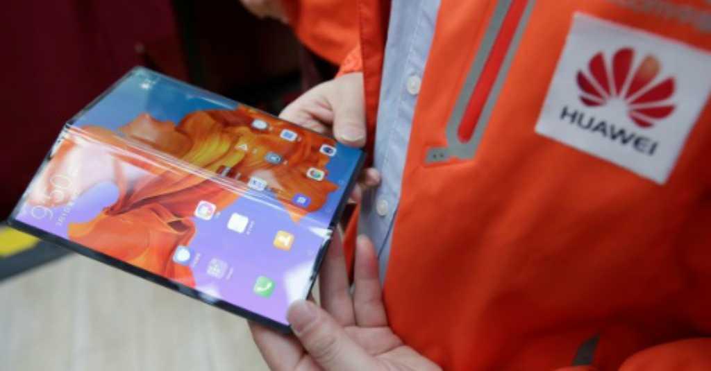 Tak Hanya Laptop, Huawei Juga Tunda Peluncuran Smartphone Layar Lipat