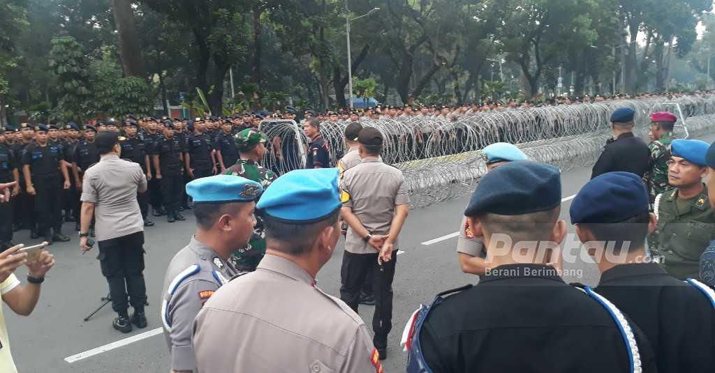 Jelang Sidang Perdana, Pihak Keamanan Perketat Penjagaan di MK