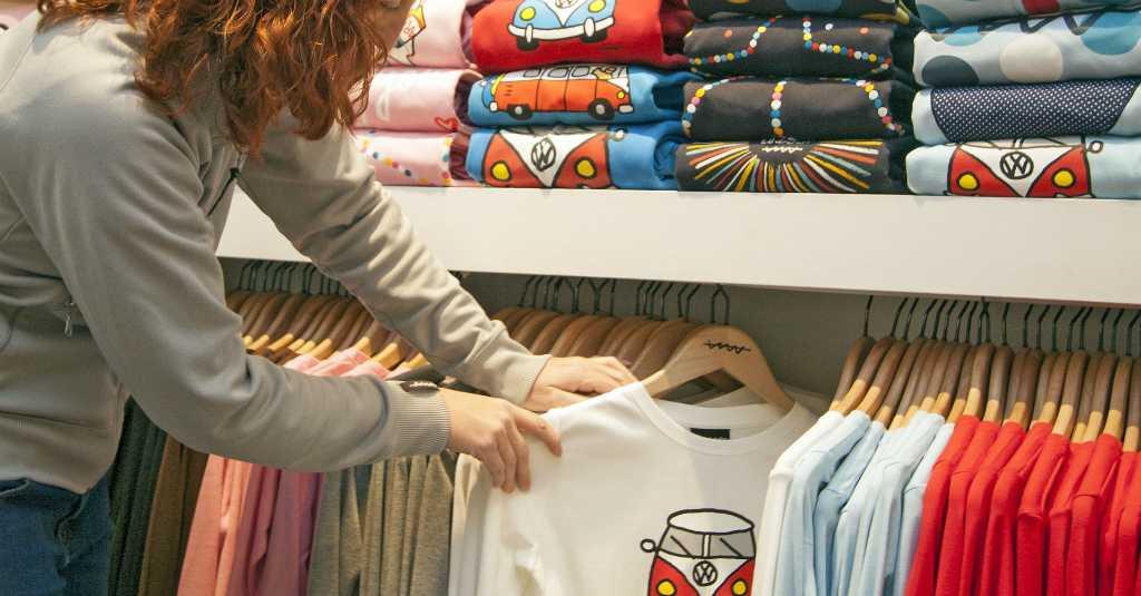 4 Cara Merawat Kaos Bersablon Agar Tetap Terlihat Seperti Baru