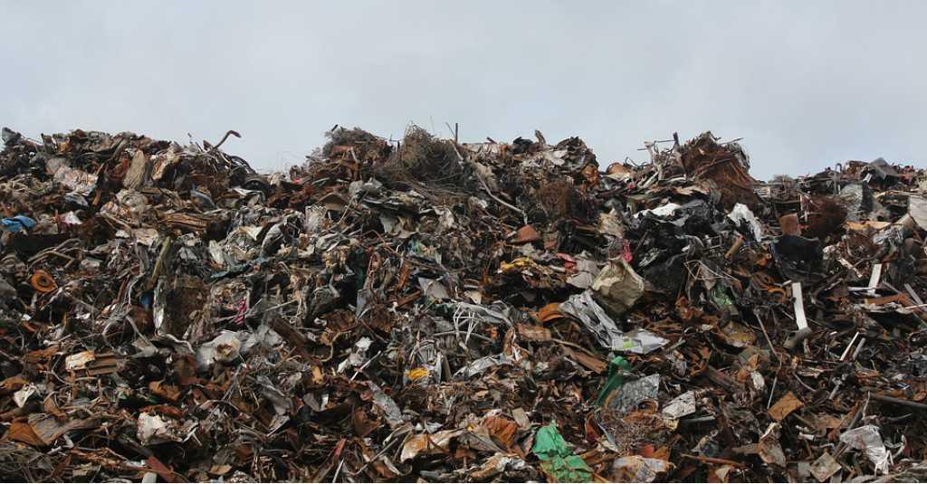 Indonesia Kirim Balik 5 Kontainer Sampah Kertas Bekas ke AS