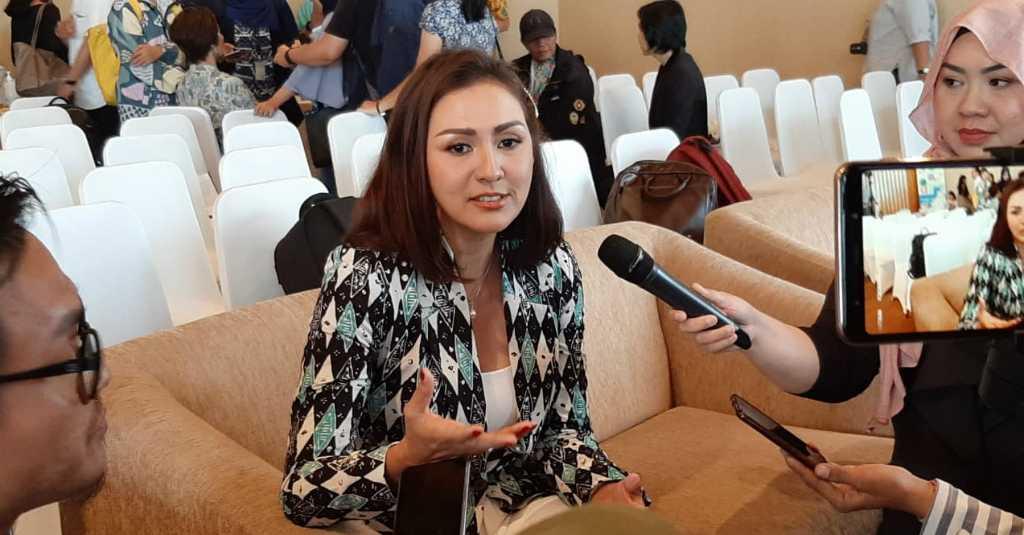 Diam-diam Donna Agnesia Jadi Agen Asuransi