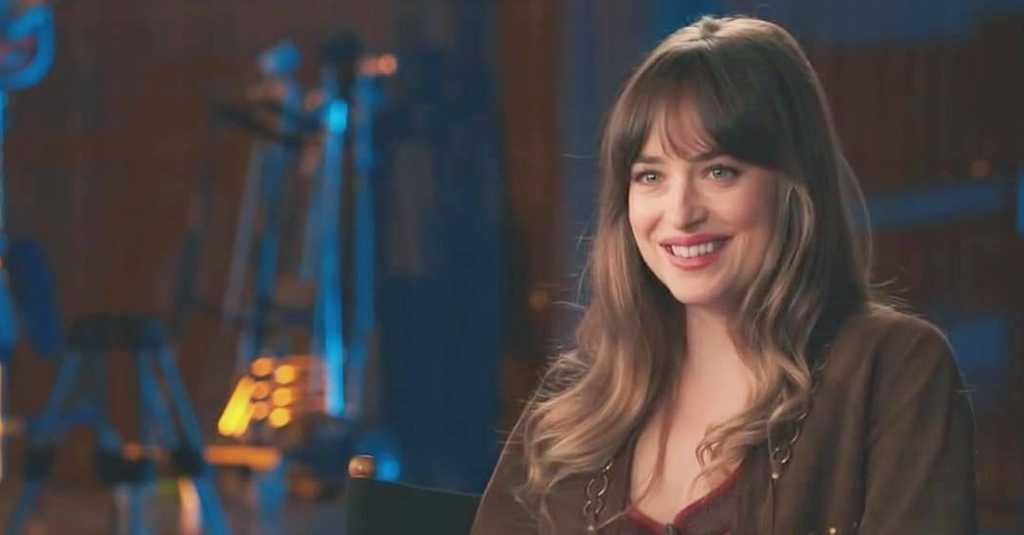 Putus dari Chris Martin, Dakota Johnson Belum Siap Punya Anak