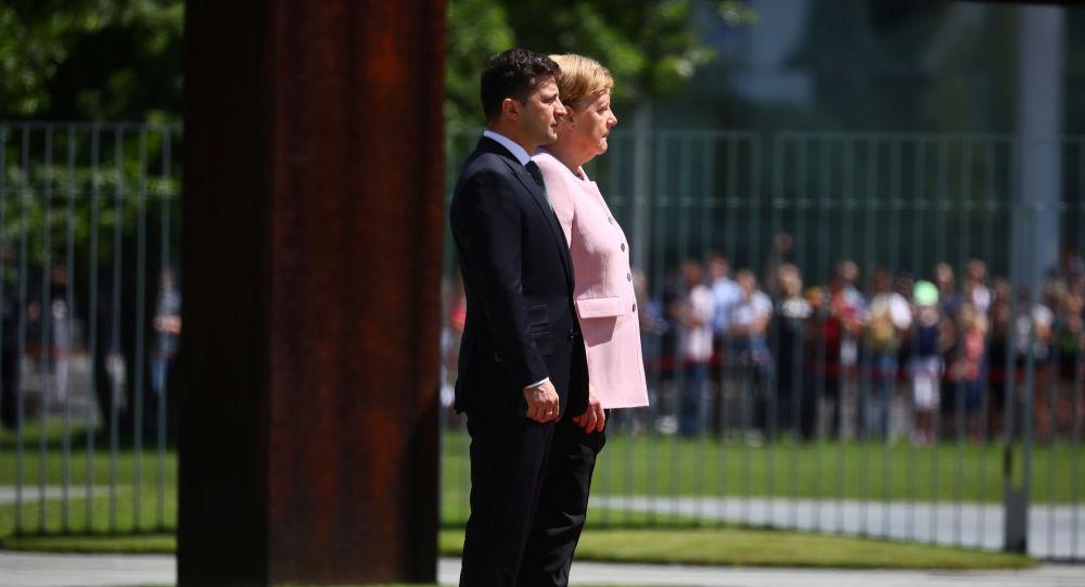 Kejang saat Upacara Penghormatan, Kanselir Jerman: Saya Baik-baik Saja