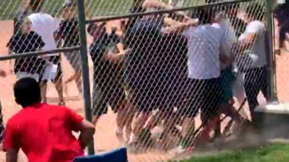 Parah, Pertandingan Bisbol Jadi Arena Adu Jotos Para Orangtua Pemain