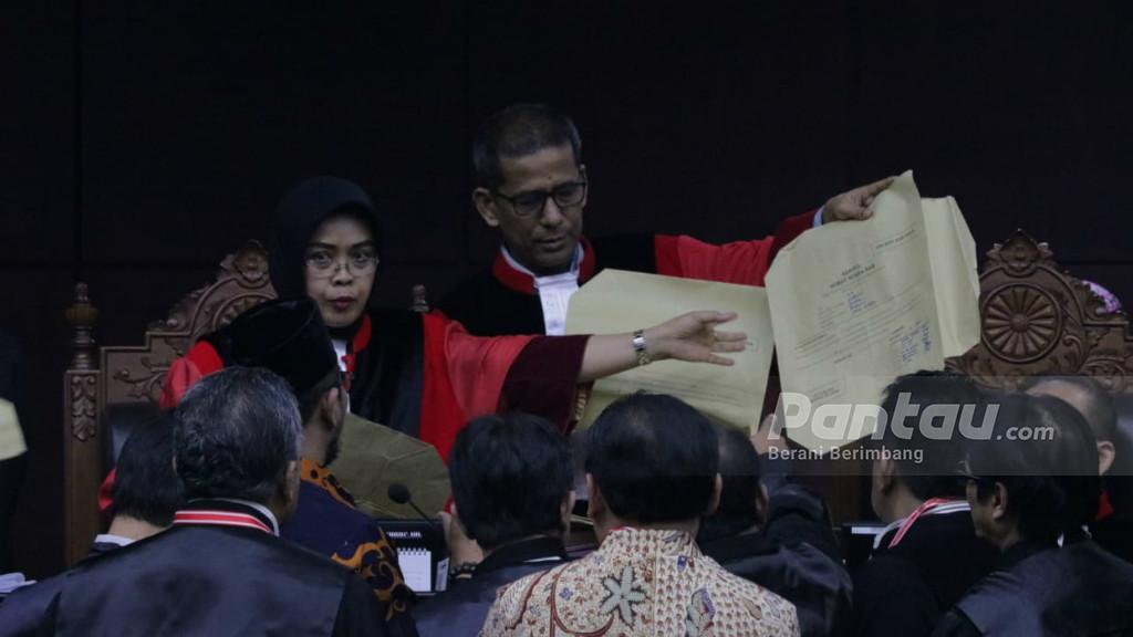 Tim 02 Heran 5 Dus Amplop Tak Terpakai, KPU: Tanya Saksi Anda Bos!