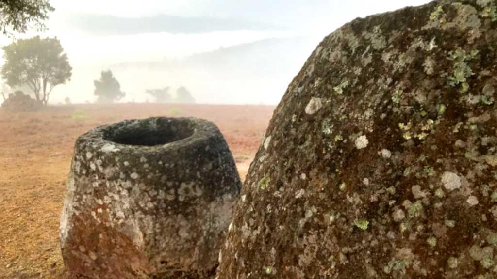 Misteri Keberadaan Ratusan Kendi Batu Raksasa di Laos Terungkap