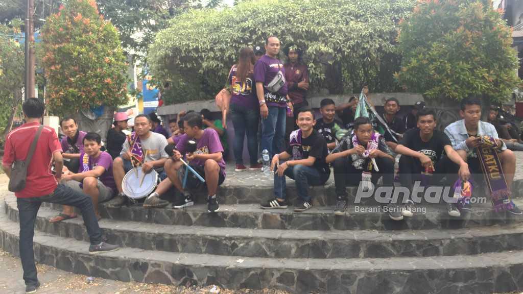 Tak Hanya Suporter Persik Kediri, Bonek Ikut Ramaikan Pembukaan Liga 2