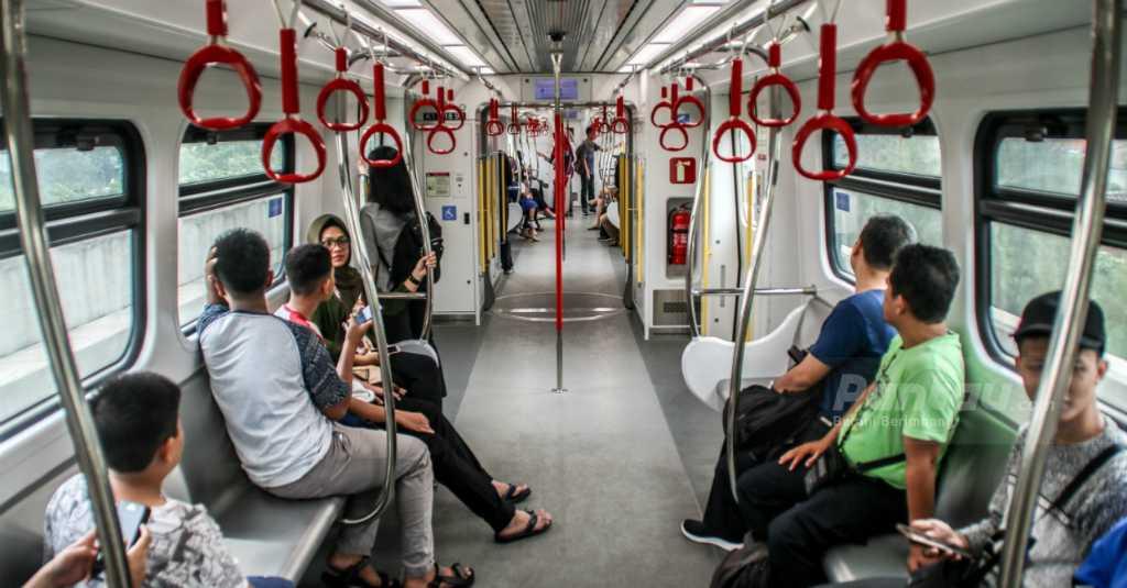 Ditanya Kapan LRT Jakarta Beroperasi Komersial, Ini Jawaban Anies
