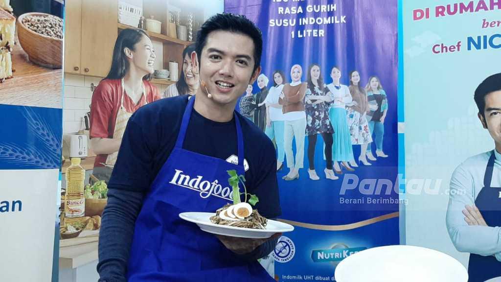 Cobain Yuk Spaghetti Rawon ala Nicky Tirta, Menggoda Banget